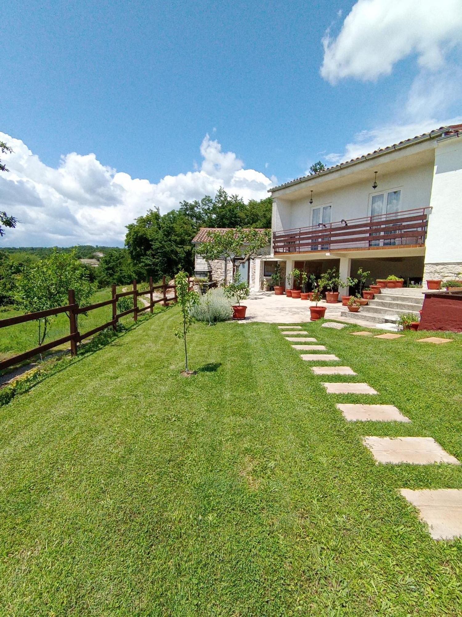B&B "Retro Gusto " Pićan Exterior foto