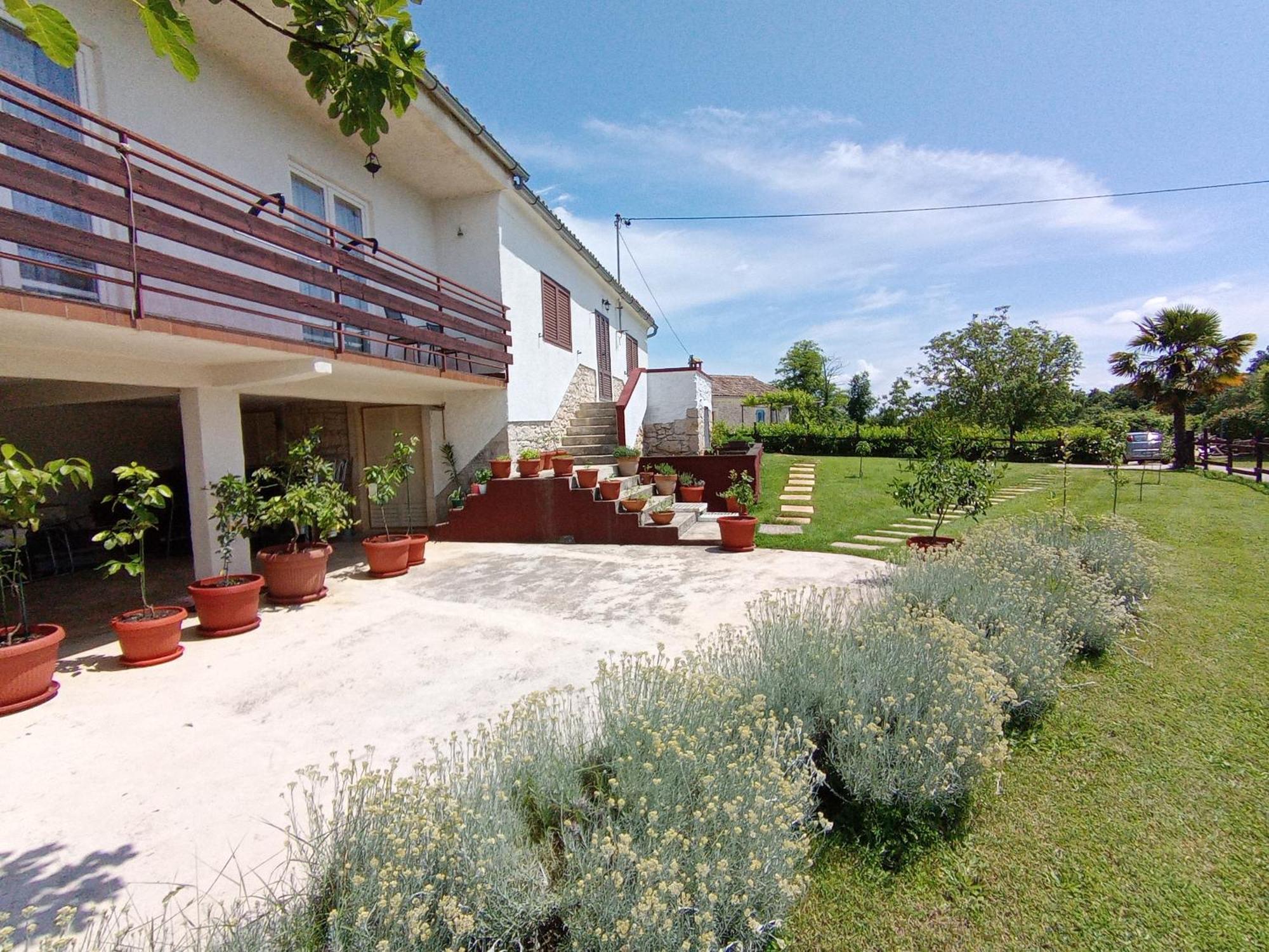 B&B "Retro Gusto " Pićan Exterior foto